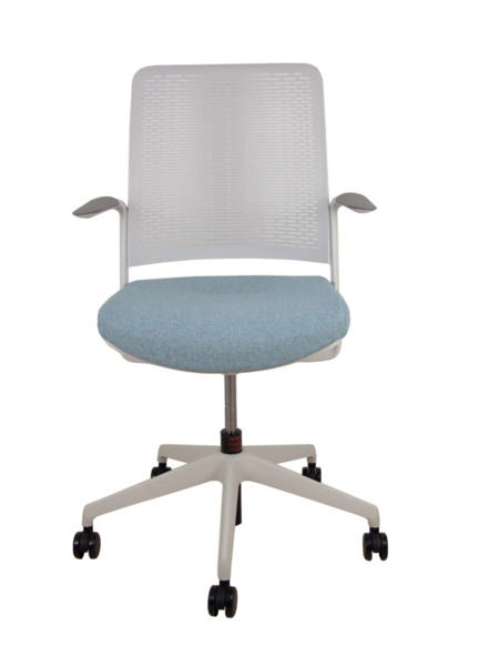 Silla WithMe gris asiento blazer azul claro (2)