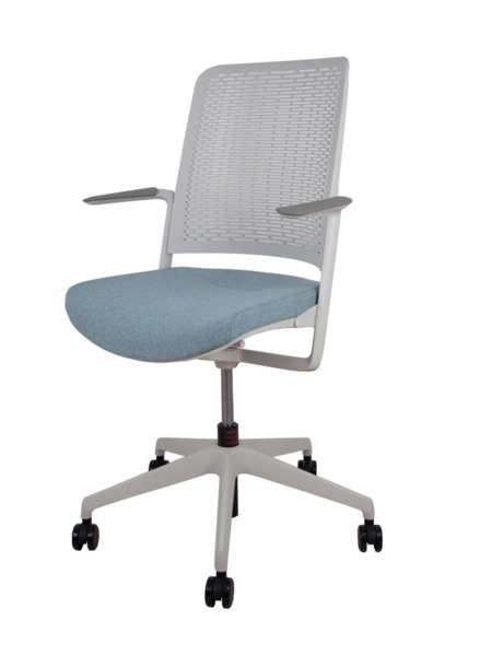 Silla WithMe gris asiento blazer azul claro (3)