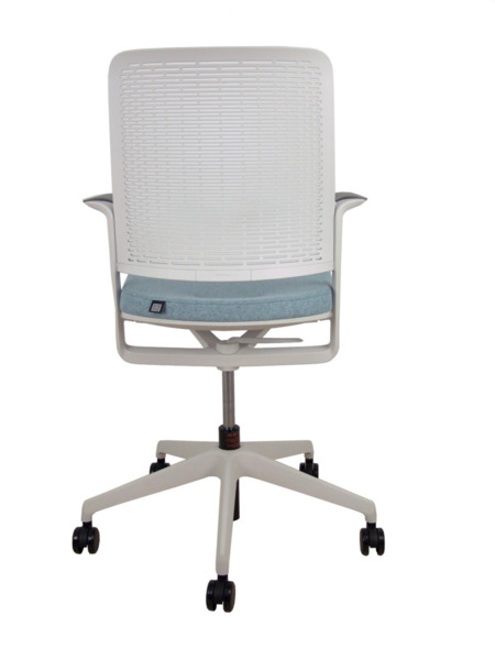 Silla WithMe gris asiento blazer azul claro (6)